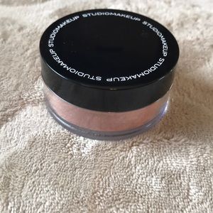 Studio makeup luminous loose blush